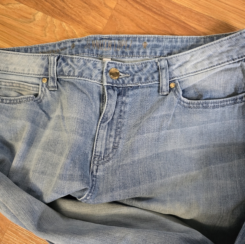 Light blue size 10 Jennifer Lopez bf jeans - Picture 3 of 4